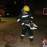 新疆阿勒泰消防-30℃测试装备 消防服“结冰直立”地面