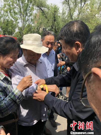 防走失手环_老人防走失定位手环_防止老人走失手环