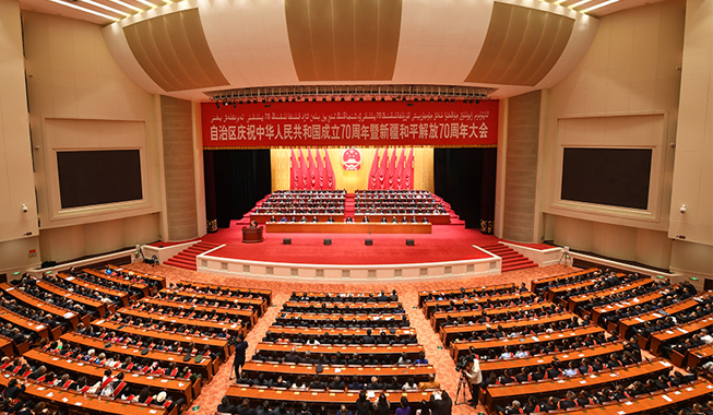 自治区隆重召开庆祝中华人民共和国成立70周年
暨新疆和平解放70周年大会