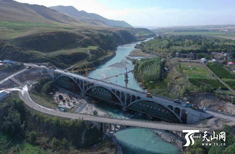 S315线蜂场至尼勒克段公路16日交工验收