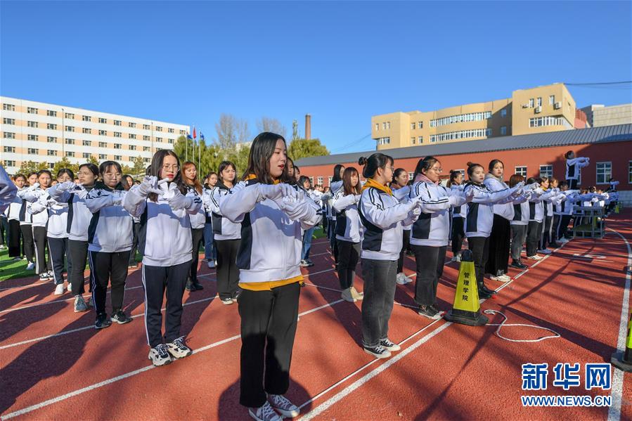 长春大学万名师生手语合唱创吉尼斯世界纪录