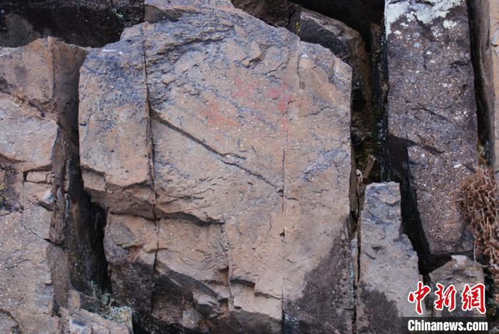 “中国最冷小镇”呼中发现距今约7000年岩画