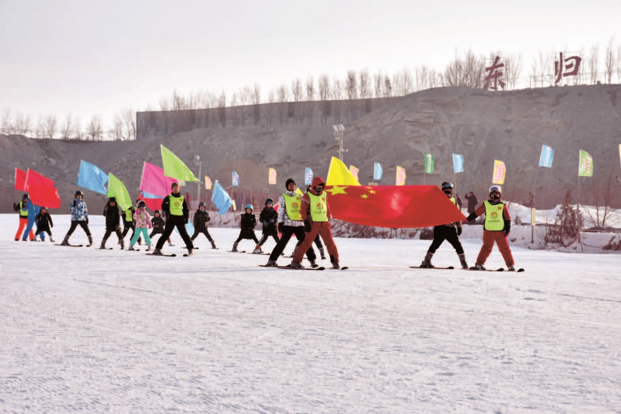 梨城"冰雪运动体验季系列活动启动仪式在库尔勒龙之山东归滑雪场举办