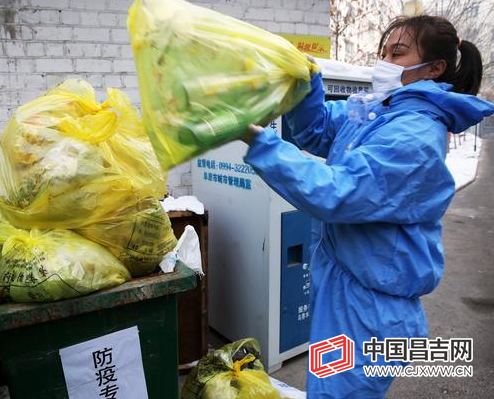 阜康市:“社区娘子军”奔走在战“疫”一线