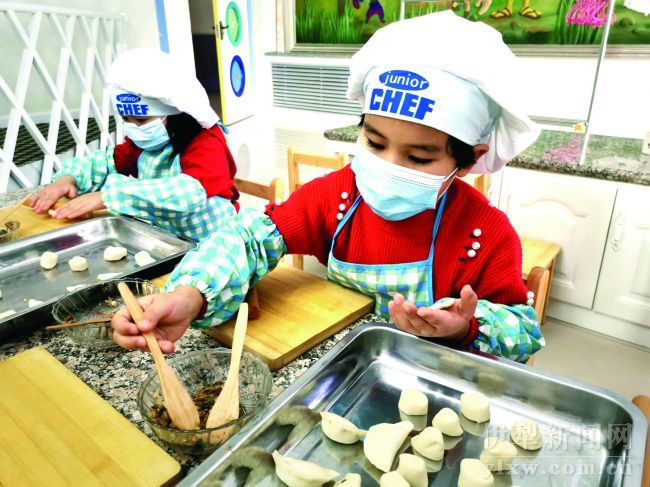 萌娃包饺子 快乐过冬至