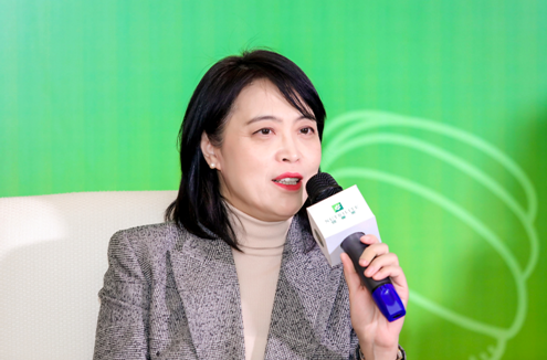 安利亚洲科技创新中心副总裁陈佳女士接受采访(图源安利中国)