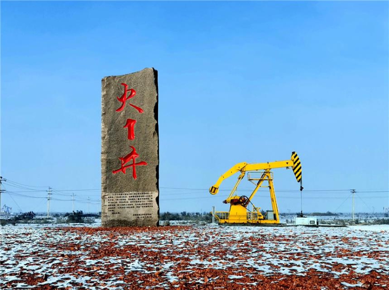 新疆油田一线职工:坚守准噶尔盆地深处