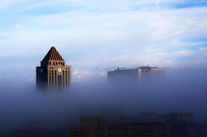 新疆霍尔果斯：“天空之城”仿佛屹立云端