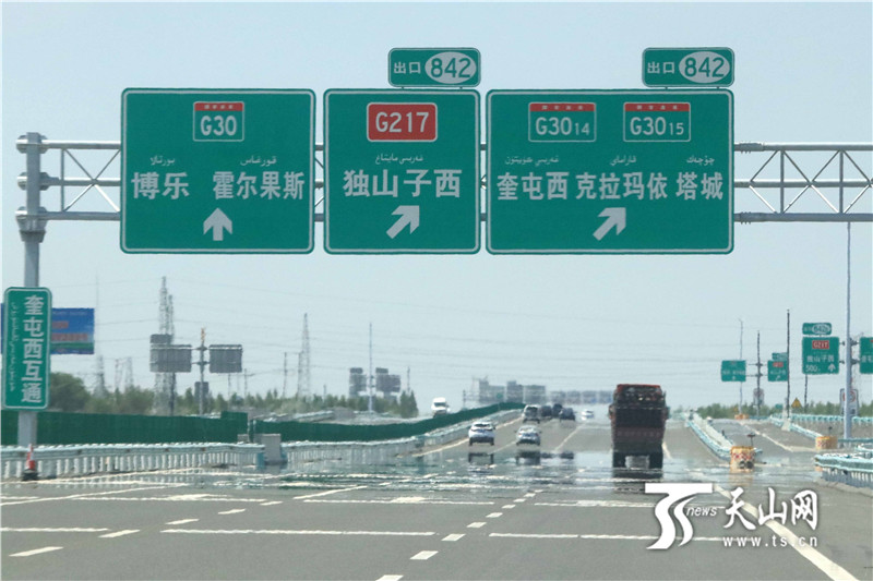 g30连霍高速,g217国道,g3014奎阿高速和g3015奎塔高速在奎屯市交汇(6