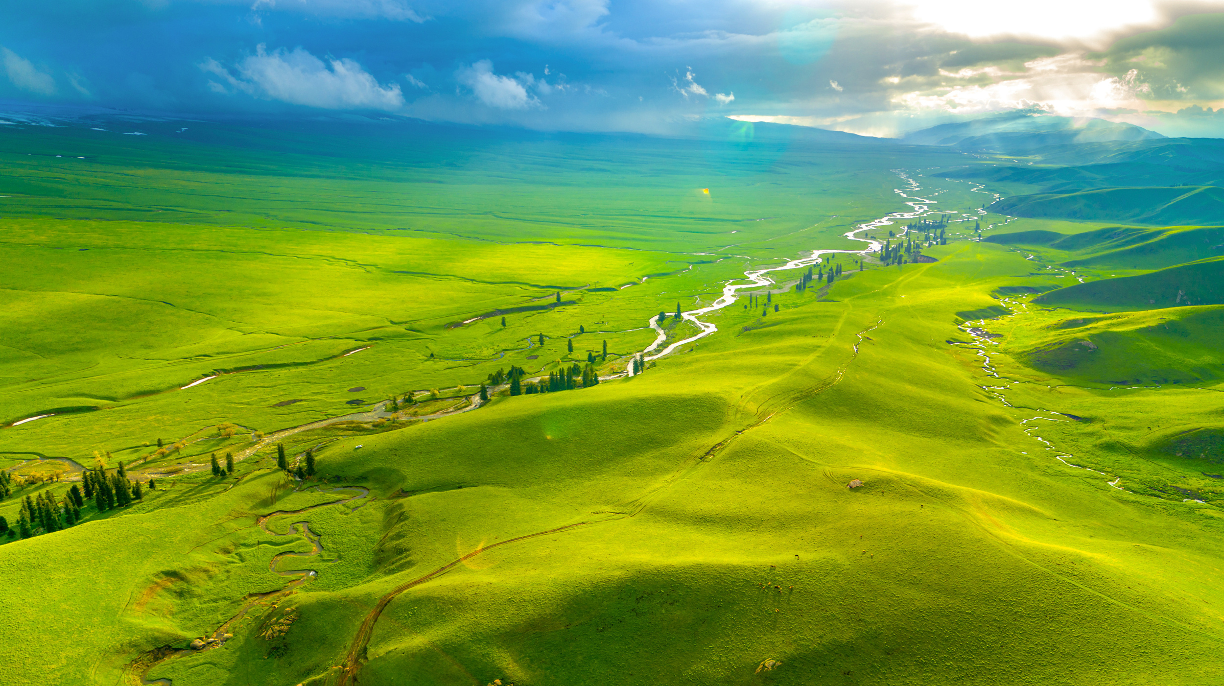 绿水青山丨新疆新源：空中草原风景绝美_央广网
